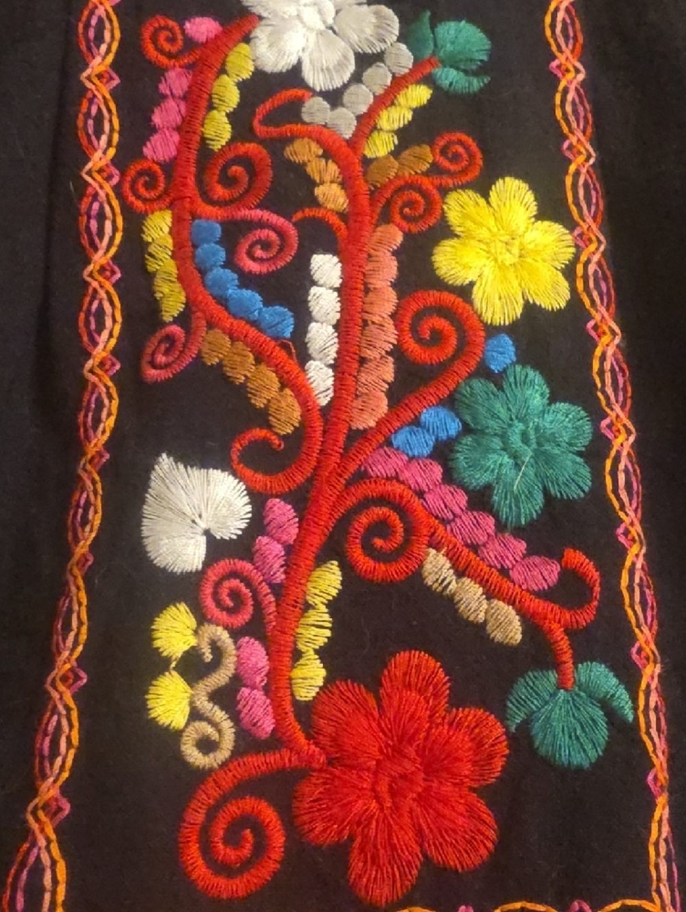 YZXDORWJ Embroidered Black Mini Dress with Multicolor Floral Detail S Overssized - Picture 8 of 15